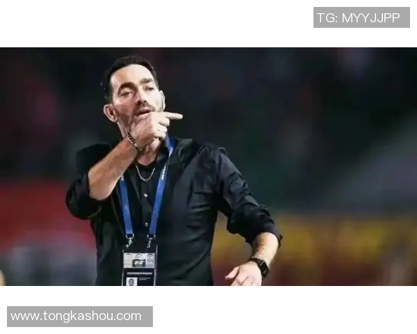 吸烟酗酒的足球明星背后的故事与影响:从场上辉煌到生活困境的深度剖析 吸烟酗酒的足球明星背后的故事与影响:从场上辉煌到生活困境的深度剖析